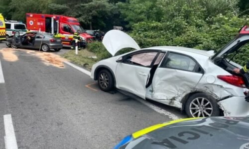 Medzi Stupavou a Lozornom sa zrazili dve osobné autá, zranené sú až štyri osoby