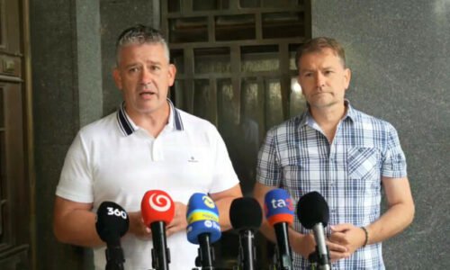 Ministerstvo vnútra a polícia svojou komunikáciou narušili medzinárodnú operáciu, kritizuje opozícia – VIDEO