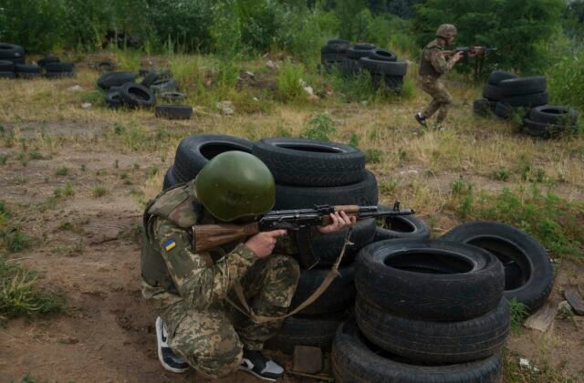 493593_russia_ukraine_war_65073-640x420.jpg V Doneckej oblasti na východe Ukrajiny predlžujú zákaz vychádzania