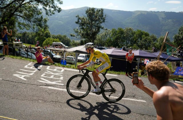 494886_aptopix_cycling_tour_de_france_92164-640x420.jpg Pogačar navýšil náskok na Tour de France dominantným víťazstvom v časovke, súperov prekvapil klasickým bicyklom