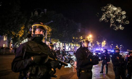 Maskovaní výtržníci zaútočili na diaľnicu v Limoges, polícia hlási zranených