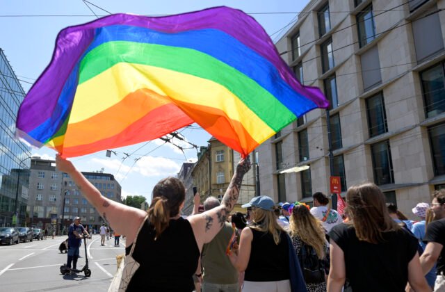 496497_687bc6082e185113386845-640x420.jpg Tohotoročný Dúhový Pride mal podľa mimovládok rekordnú účasť, spočítali vyše 16-tisíc ľudí – FOTO
