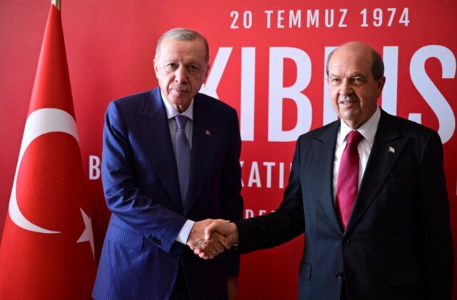 496834_cyprus_turkey_anniversary_invasion_74248-640x420.jpg Erdogan trvá na dvojštátnom riešení Cypru, vyzýva na uznanie rozdelenia ostrova