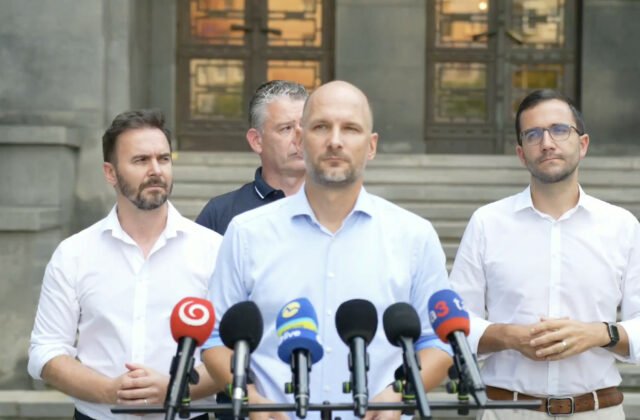 498069_sni-mka-obrazovky-2025-07-21-o-15.10.32-640x420.jpg Deň ministerstva vnútra má stáť viac než 600-tisíc eur, Mikulec upozorňuje na zbytočné výdavky – VIDEO