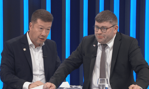 Okamura: Obstrukce? Sněmovnu vede totálně neschopná Pekarová. Chovejte se slušně, opáčil Jakob