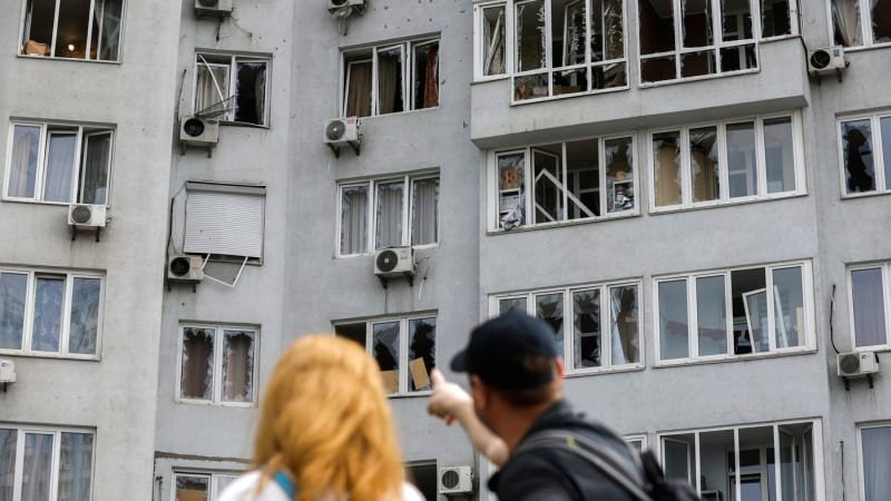 Ruský útok na výškový dům v Kyjevě si vyžádal několik zraněných. Vzlétly i polské stíhačky