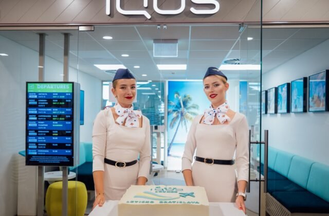 500717_titulna-foto_01-640x420.jpg Narodeniny s prekvapením: V IQOS Lounge na letisku pokrstili letnú „evitovku“