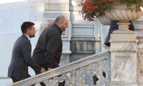 Zástupci Ruska a Ukrajiny se sešli v Istanbulu. Šéfové delegací jednají mezi čtyřma očima