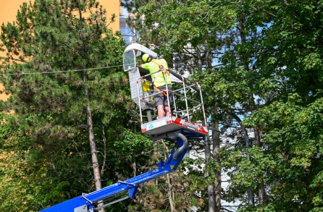 Modernizácia verejného osvetlenia v Martine pokračuje podľa plánu, vymenia tisíce svietidiel – FOTO