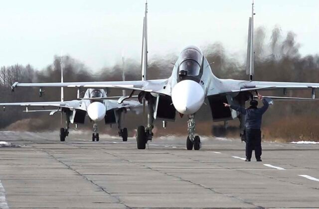 507116_russia_military_57763-3dab8121c49f4c338ee0007eefd5573f-640x420.jpg Útok na letisko na juhu Ruska zničil výcvikový stíhací stroj Su-27UB