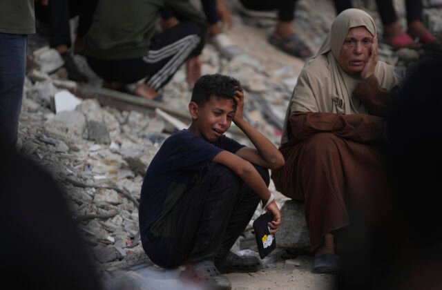 507185_aptopix_israel_palestinians_gaza_04926-640x420.jpg Najnovšia izraelská paľba podľa Palestínčanov zabila 25 obyvateľov Pásma Gazy