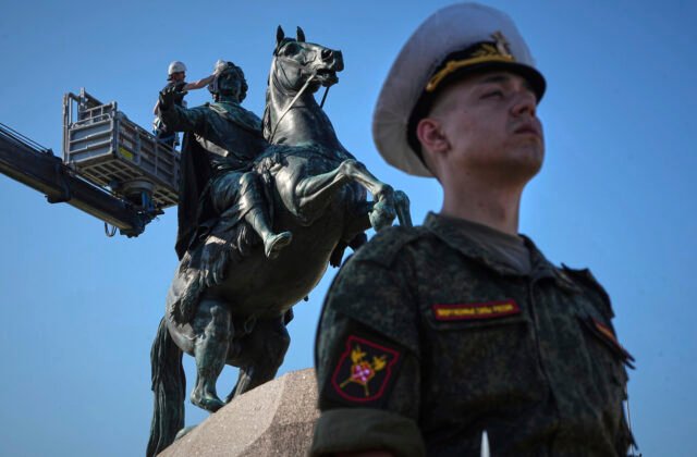 508276_russia_daily_life_06800-640x420.jpg Putin z „bezpečnostných dôvodov“ zrušil námornú prehliadku v Petrohrade