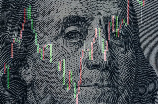 510946_gettyimages-1356844166-640x420.jpg Americké akciové trhy uzavreli zmiešane, ale Nasdaq a S&P 500 stúpli na nové rekordy