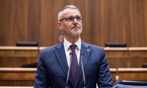 Raši sa stretol so zástupcami mimovládok, diskutovali o problémoch a dopadoch prijatého zákona