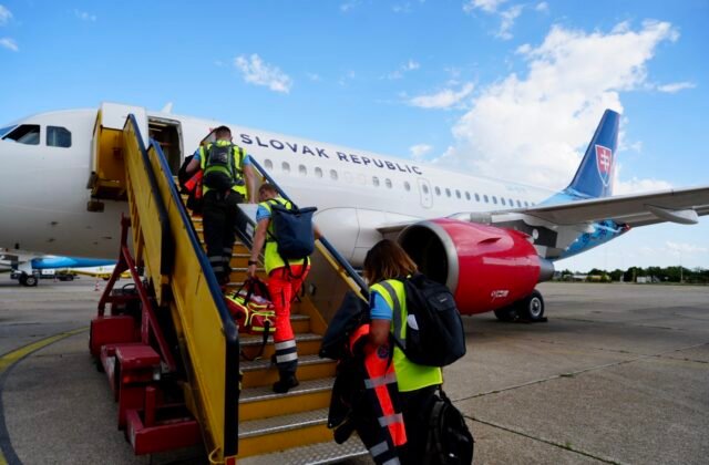 Slovenský záchranný tím evakuoval z Gazy ďalšie choré deti s rodinami, Šutaj Eštok hovorí o prejave solidarity – FOTO