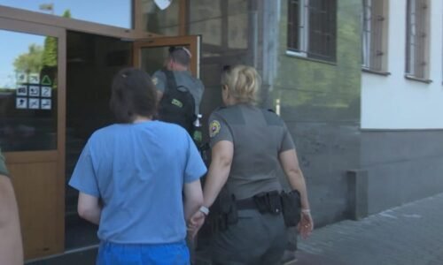 Žena v Rajci nechala zemřít novorozeně v okapové trubce. Soud jí po odvolání trest zmírnil