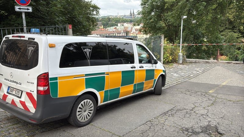 Nález dvou těl na pražském Albertově: Na místě zasahuje policie, zjišťuje příčiny úmrtí Nález dvou těl na pražském Albertově: Na místě zasahuje policie, zjišťuje příčiny úmrtí