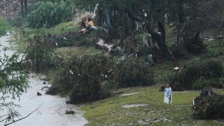 Boj o život ve vodní pasti: rozbouřená řeka unášela dívku 32 km. zachránil ji zoufalý křik