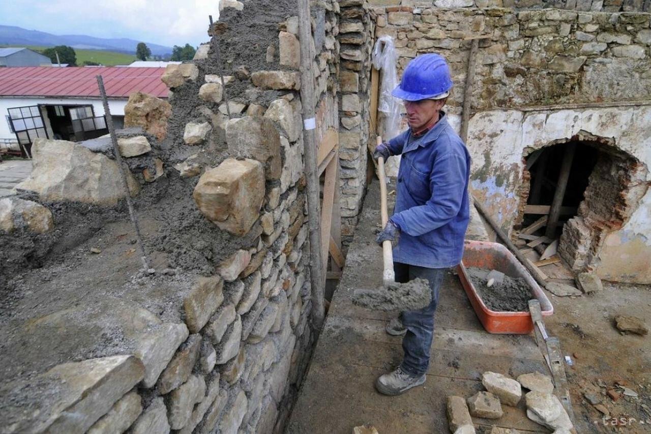 Odhadujú ich na vyše 120-tisíc, odhalili ich desiatky. Tomášov boj s nútenými živnostníkmi zlyháva Odhadujú ich na vyše 120-tisíc, odhalili ich desiatky. Tomášov boj s nútenými živnostníkmi zlyháva