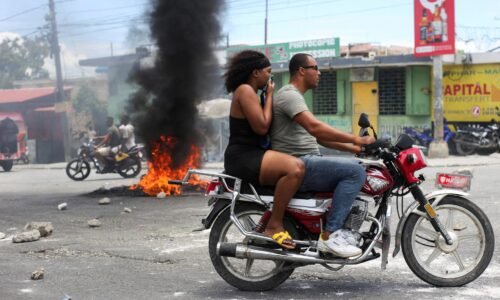 Gangy kontrolujú asi 90 percent územia haitskej metropoly Port-au-Prince. OSN pripúšťa scenár úplného kolapsu