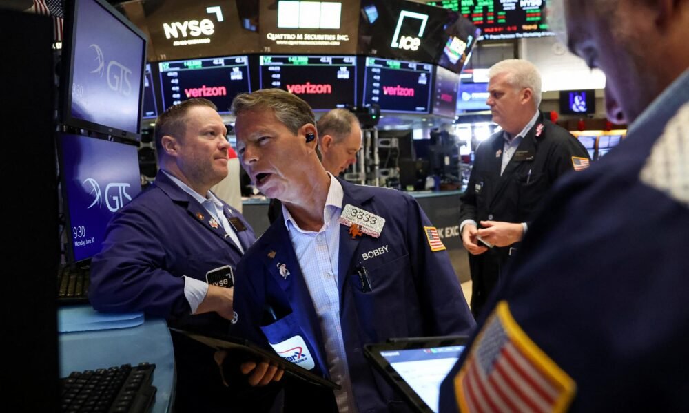 Náladu na trhoch zlepšili očakávania nových obchodných dohôd: S&P 500 trhá rekordy, Nasdaq stúpa
