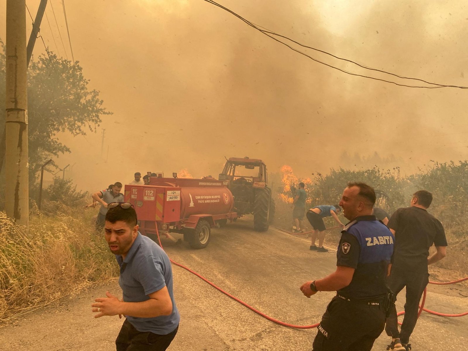Požiare v Turecku naďalej sužujú provinciu Izmir, evakuovať museli tri oblasti