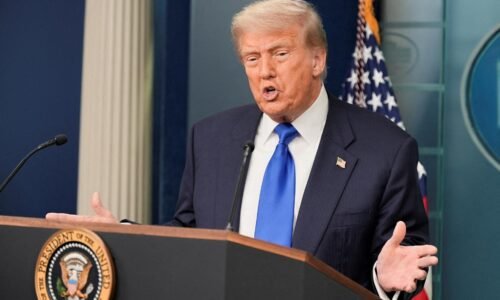 Trump sprísnil politiku Spojených štátov voči Kube, podpísal memorandum a ruší Bidenove opatrenia