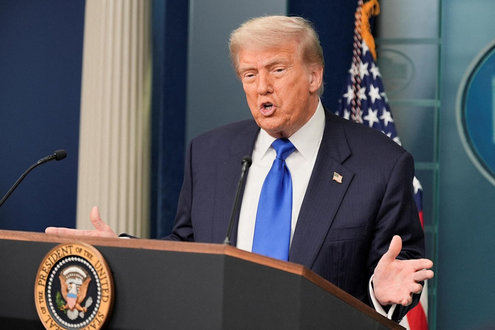 Trump sprísnil politiku Spojených štátov voči Kube, podpísal memorandum a ruší Bidenove opatrenia Trump sprísnil politiku Spojených štátov voči Kube, podpísal memorandum a ruší Bidenove opatrenia