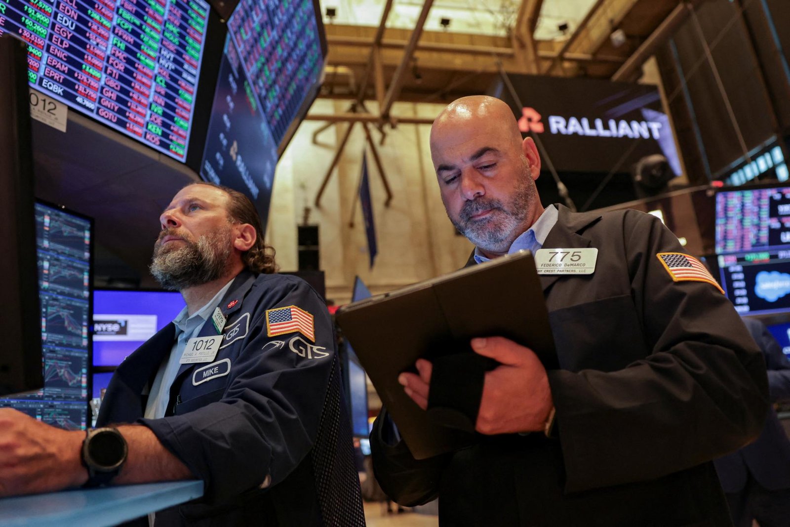 Trumpove vyhrážky ako dvojsečná zbraň. Kým Európa s Áziou ostali imúnne, Wall Street začala týždeň v červenom Trumpove vyhrážky ako dvojsečná zbraň. Kým Európa s Áziou ostali imúnne, Wall Street začala týždeň v červenom