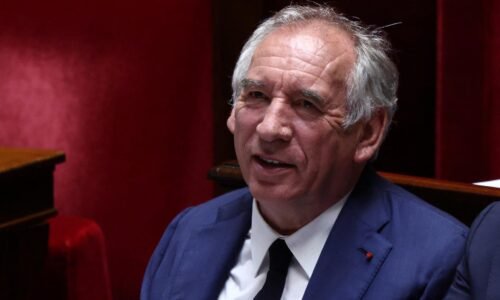 Vláda francúzskeho premiéra Bayroua prežila hlasovanie o nedôvere. Stratil však podporu socialistov