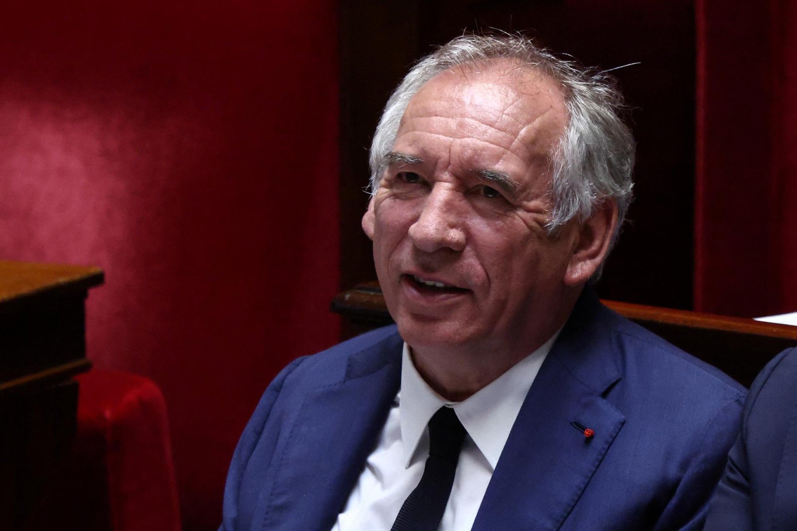 Vláda francúzskeho premiéra Bayroua prežila hlasovanie o nedôvere. Stratil však podporu socialistov