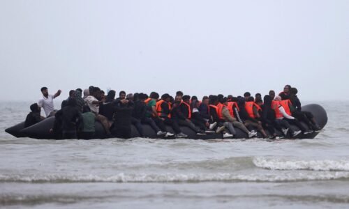 Starmer a Macron chcú zamedziť neregulérnej migrácii, hovoria o novom odstrašujúcom prostriedku