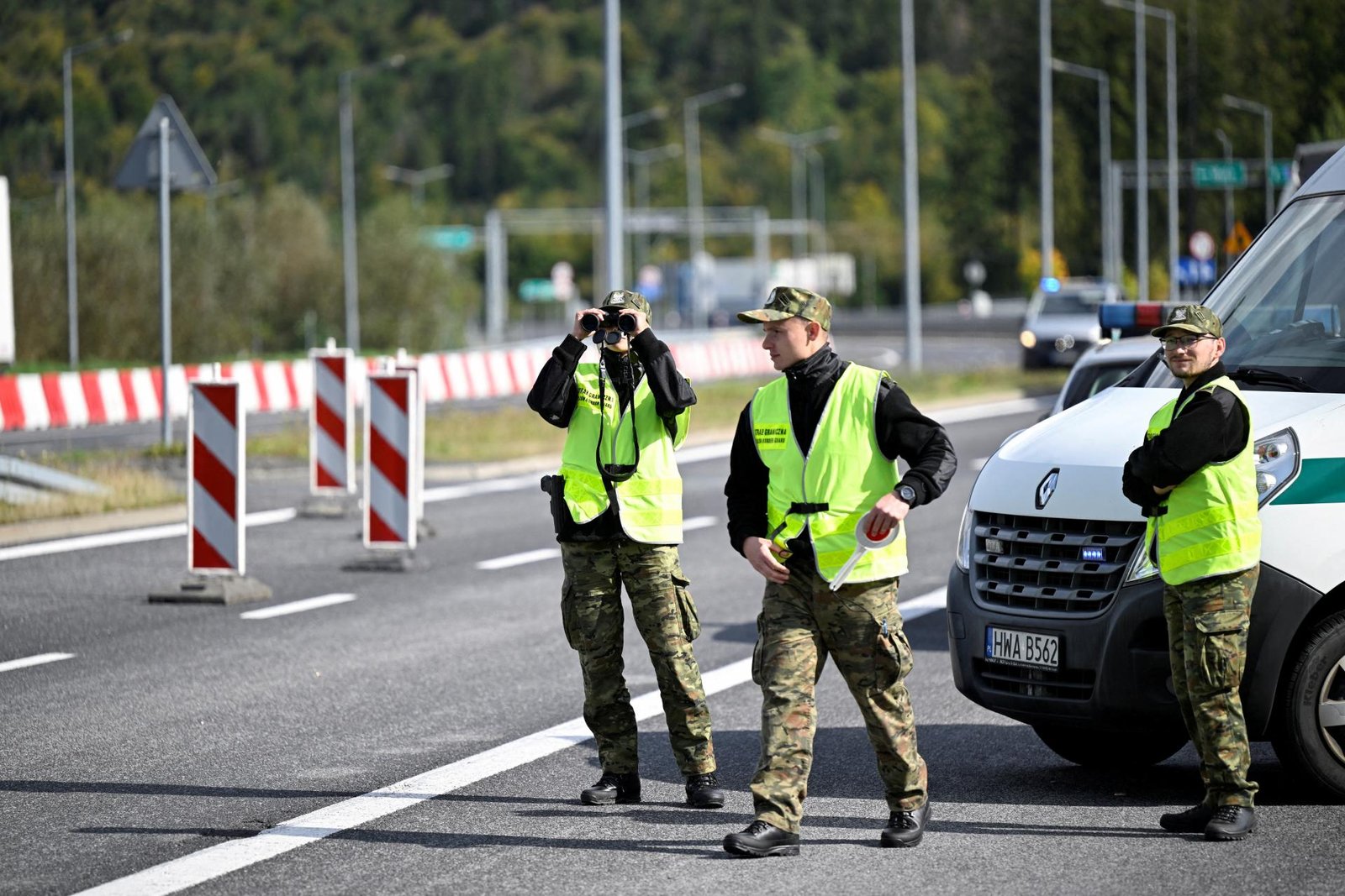 Poľskí pohraničníci sa pri kontrolách na hranici s Nemeckom zamerajú najmä na autobusy a mikrobusy Poľskí pohraničníci sa pri kontrolách na hranici s Nemeckom zamerajú najmä na autobusy a mikrobusy