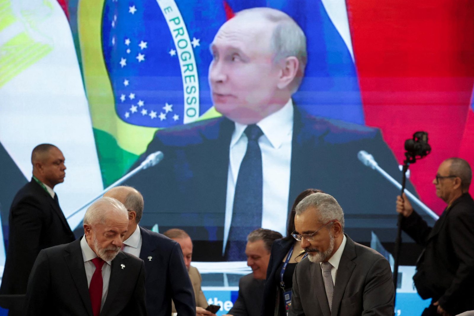 Model liberálnej globalizácie je prežitý, vyhlásil Putin na summite BRICS. Striedať ho má multipolárny svet Model liberálnej globalizácie je prežitý, vyhlásil Putin na summite BRICS. Striedať ho má multipolárny svet