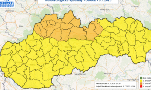 Hrozia búrky, lejaky aj krúpy. Meteorológovia vydali výstrahy