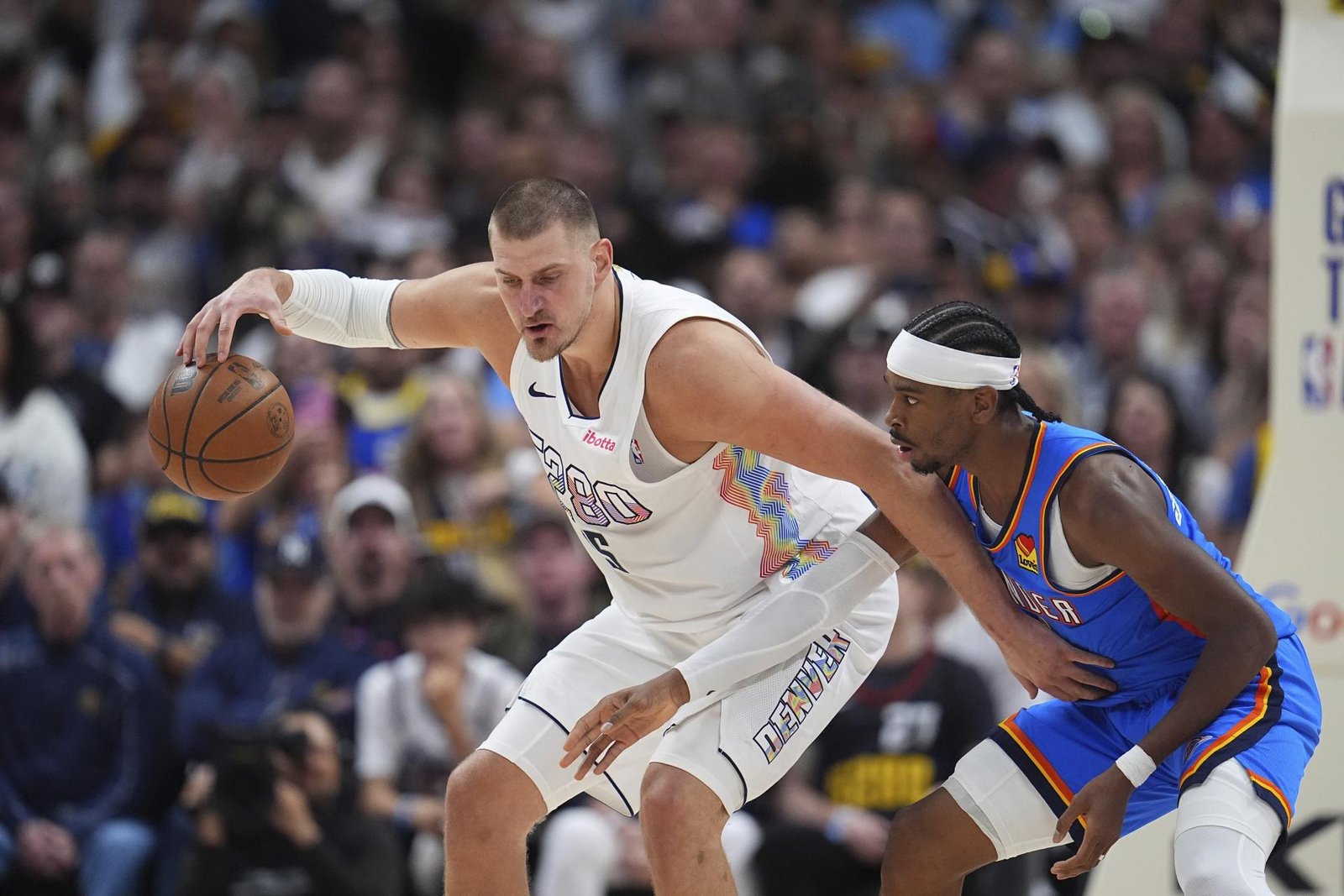 Hviezdny basketbalista Jokič odložil možnosť podpisu novej zmluvy s Denverom Hviezdny basketbalista Jokič odložil možnosť podpisu novej zmluvy s Denverom