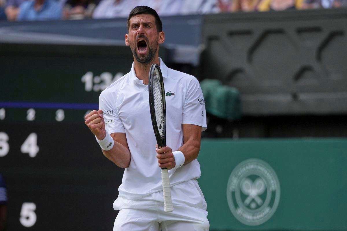 Djokovič po víťazstve vtipkoval a tešil sa z prítomnosti Federera: Obdivujem ho a vážim si ho