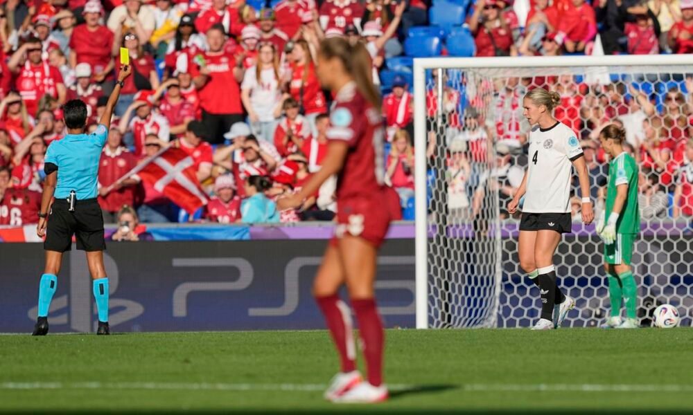 Rozhodkyňa schytala tvrdú kritiku. kričali, aby prerušila hru, medzitým padol víťazný gól