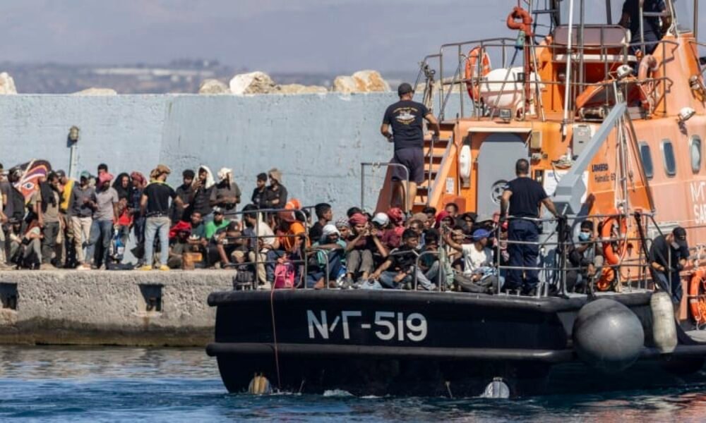 Oblíbený řecký ostrov čelí náporu migrantů. Za tři dny jich tam doplulo přes tisíc