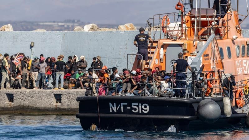 Oblíbený řecký ostrov čelí náporu migrantů. Za tři dny jich tam doplulo přes tisíc Oblíbený řecký ostrov čelí náporu migrantů. Za tři dny jich tam doplulo přes tisíc