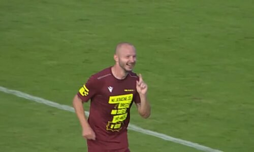 Ústí nad Labem září ve vtipných dresech: Fotbalisté hráli s hláškou z Ano, šéfe! na prsou