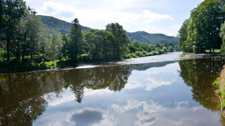Mladý muž se utopil v jizeře. hledali ho potápěči a dva vrtulníky, nebylo mu už pomoci