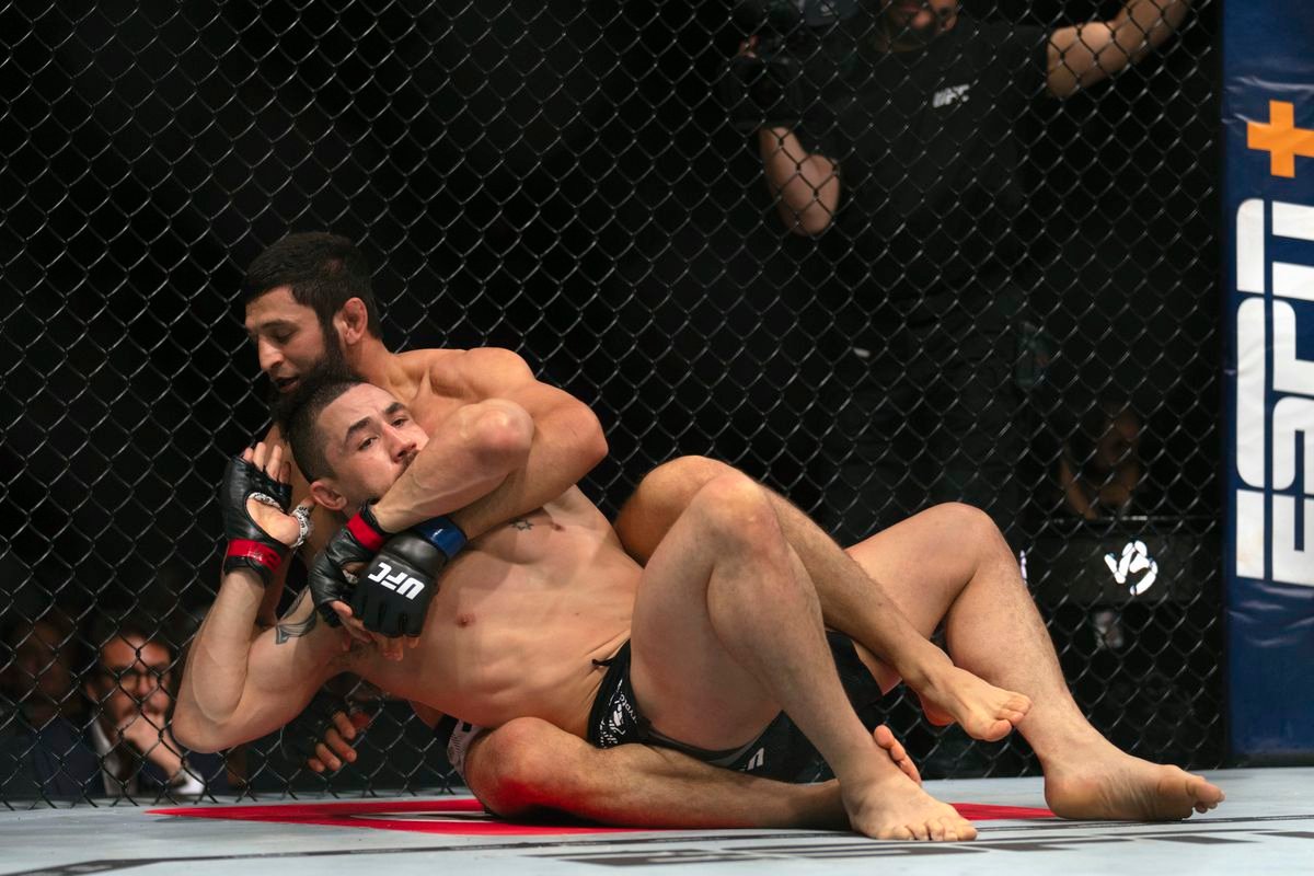 UFC sa opäť predstaví v Abú Zabí. Fanúšikovia sa môžu tešiť na porciu atraktívnych duelov UFC sa opäť predstaví v Abú Zabí. Fanúšikovia sa môžu tešiť na porciu atraktívnych duelov