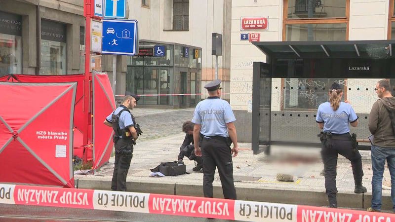 Zřícená římsa usmrtila v Praze muže, policie případ odložila. Vlastník není trestně odpovědný Zřícená římsa usmrtila v Praze muže, policie případ odložila. Vlastník není trestně odpovědný