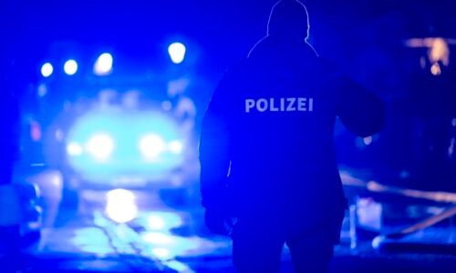Děsivý nález u českých hranic: V bytě ležela tři mrtvá těla, vrah na sebe upozornil