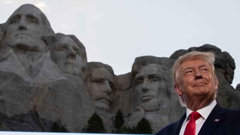 Trumpova hlava vytesaná do skály? Místo tam je, tvrdí fanoušci. Odpůrci nevěřícně kroutí hlavou Trumpova hlava vytesaná do skály? Místo tam je, tvrdí fanoušci. Odpůrci nevěřícně kroutí hlavou