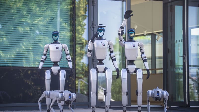 Češi mění sci-fi v realitu: Humanoidi budou žít s námi v domácnosti. UK zahájila testování Češi mění sci-fi v realitu: Humanoidi budou žít s námi v domácnosti. UK zahájila testování