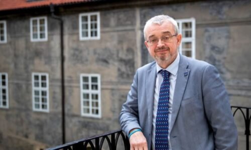 Benda: Z lidských práv se stává nárok. Manželství pro všechny není pro Česko prospěšné