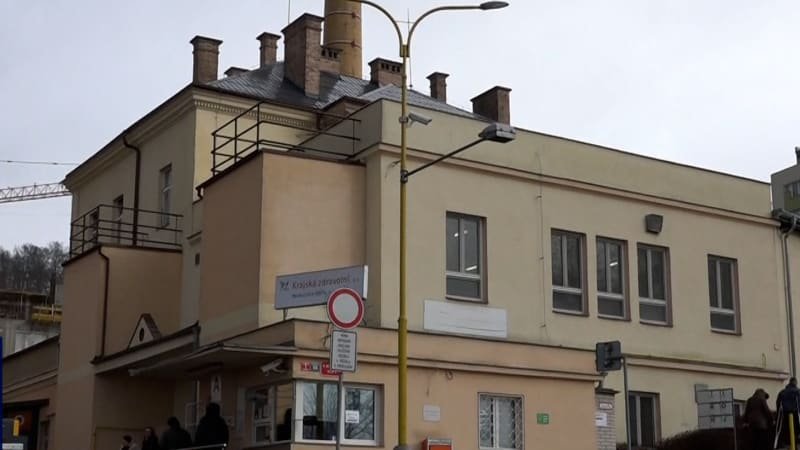 Dceři o smrti matky řekli až po dvou dnech: Byl to šok, tvrdí. Děčínská nemocnice se omluvila Dceři o smrti matky řekli až po dvou dnech: Byl to šok, tvrdí. Děčínská nemocnice se omluvila