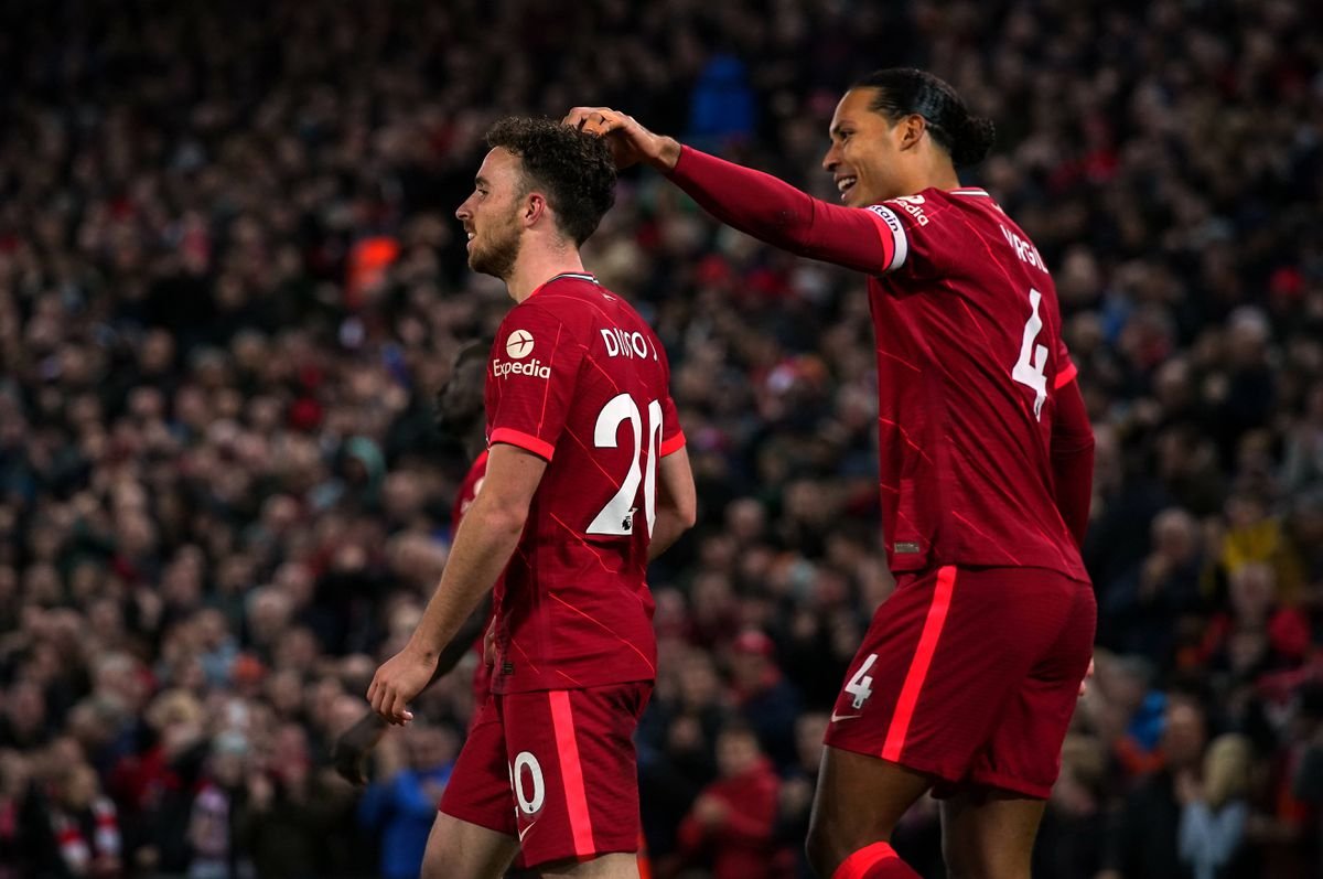 Virgil van Dijk opäť ako veľký líder. Po smrti Dioga Jotu odkázal pozostalým: Budeme pri vás Virgil van Dijk opäť ako veľký líder. Po smrti Dioga Jotu odkázal pozostalým: Budeme pri vás